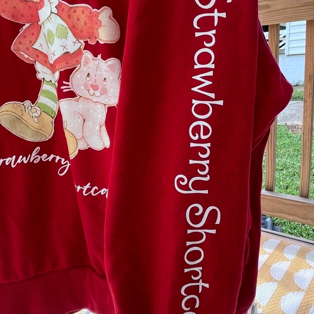 Strawberry Shortcake red sweatshirt size XLrare find